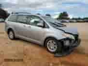 2017 Toyota Sienna XLE z VIN 5TDYZ3DC2HS837100, wystawiony jako Copart lot #82368485 z przebiegiem Nie podano mil oraz Szkoda całkowita • Salvage title. Historia ofert i sprzedaży dostępna na DreamBid. Obrazek 4.
