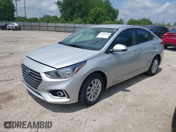 2022 Hyundai Accent SE z VIN 3KPC24A62NE189802, wystawiony jako IAAI lot #42283620 z przebiegiem 20 846 mil mil oraz . Historia ofert i sprzedaży dostępna na DreamBid. Obrazek 2.