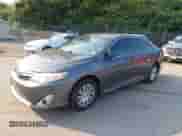 2013 Toyota Camry LE z VIN 4T1BD1FK5DU074343, wystawiony jako IAAI lot #42908273 z przebiegiem 180 827 mil mil oraz . Historia ofert i sprzedaży dostępna na DreamBid. Obrazek 2.