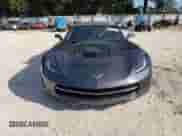 2014 Chevrolet Corvette Z51 3LT z VIN 1G1YM3D75E5119942, wystawiony jako Copart lot #73989914 z przebiegiem Nie podano mil oraz Czysty tytuł • Clean title. Historia ofert i sprzedaży dostępna na DreamBid. Obrazek 5.