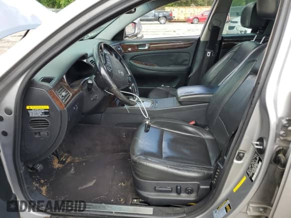 2011 Hyundai Genesis z VIN KMHGC4DE3BU131675, wystawiony jako Copart lot #54255134 z przebiegiem 192 926 mil mil oraz Szkoda całkowita • Salvage title. Historia ofert i sprzedaży dostępna na DreamBid. Obrazek 7.