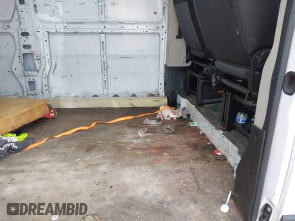 2022 Ram ProMaster Cargo z VIN 3C6LRVDG7NE110590, wystawiony jako IAAI lot #42947226 z przebiegiem Nie podano mil oraz . Historia ofert i sprzedaży dostępna na DreamBid. Obrazek 8.