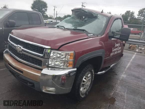 2007 Chevrolet Silverado 2500HD Work Truck z VIN 1GCHK29K07E512335, wystawiony jako IAAI lot #42687129 z przebiegiem 284 147 mil mil oraz . Historia ofert i sprzedaży dostępna na DreamBid. Obrazek 2.