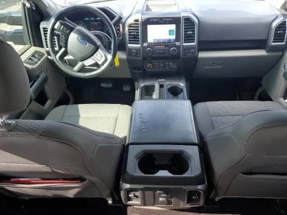 2016 Ford F-150 XLT z VIN 1FTEW1E87GKE22306, wystawiony jako Copart lot #84208945 z przebiegiem 146 077 mil mil oraz Szkoda całkowita • Salvage title. Historia ofert i sprzedaży dostępna na DreamBid. Obrazek 8.