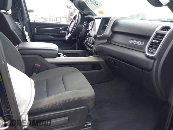 2022 Ram 1500 Big Horn z VIN 1C6RRFFG7NN325122, wystawiony jako IAAI lot #43311239 z przebiegiem 31 601 mil mil oraz . Historia ofert i sprzedaży dostępna na DreamBid. Obrazek 5.