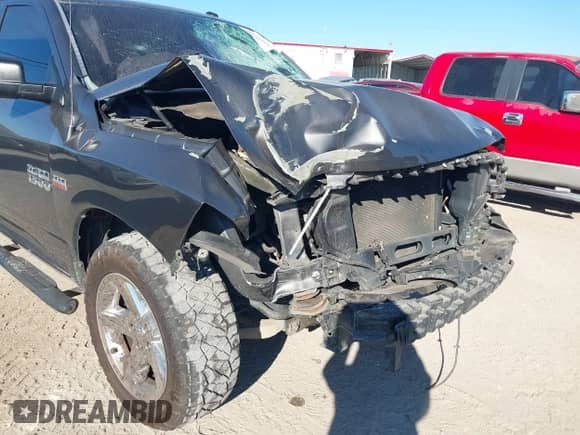 2014 Ram 1500 Express z VIN 3C6RR6KT0EG324163, wystawiony jako IAAI lot #43456901 z przebiegiem 206 685 mil mil oraz . Historia ofert i sprzedaży dostępna na DreamBid. Obrazek 6.