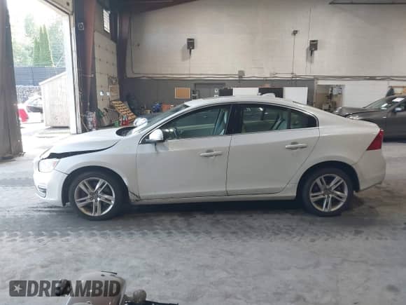 2015 Volvo S60 T5 Premier с VIN YV1612TKXF1348479, выставлен на аукционе IAAI как лот 42555934 с пробегом 138 062 миль миль и . История ставок и продаж доступна на DreamBid. Изображение 14.