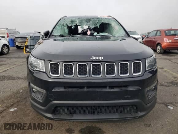 2020 Jeep Compass Latitude z VIN 3C4NJDBB4LT153870, wystawiony jako Copart lot #81761635 z przebiegiem Nie podano mil oraz Szkoda całkowita • Salvage title. Historia ofert i sprzedaży dostępna na DreamBid. Obrazek 5.