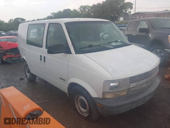 2000 Chevrolet Astro Cargo with VIN 1GCDM19W4YB176729, listed as a IAAI auction lot 42670925 with 291,957 mi miles and . Bid and sale history available at DreamBid. Image 1.