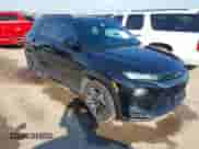 2022 Chevrolet TrailBlazer RS z VIN KL79MTSL7NB132346, wystawiony jako IAAI lot #43465400 z przebiegiem 77 365 mil mil oraz . Historia ofert i sprzedaży dostępna na DreamBid. Obrazek 1.