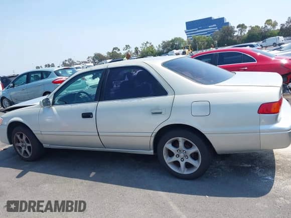 2001 Toyota Camry LE z VIN 4T1BG22K31U043493, wystawiony jako IAAI lot #42986379 z przebiegiem 213 223 mil mil oraz . Historia ofert i sprzedaży dostępna na DreamBid. Obrazek 14.