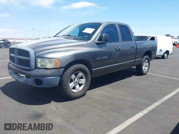 2004 Dodge 1500 ST z VIN 1D7HA18K24J210441, wystawiony jako IAAI lot #42508970 z przebiegiem 297 945 mil mil oraz . Historia ofert i sprzedaży dostępna na DreamBid. Obrazek 2.