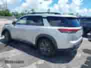 2022 Nissan Pathfinder SV z VIN 5N1DR3BA1NC213507, wystawiony jako IAAI lot #42966400 z przebiegiem 76 252 mil mil oraz . Historia ofert i sprzedaży dostępna na DreamBid. Obrazek 3.