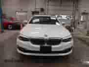 2019 BMW 5 Series 530e xDrive z VIN WBAJB1C51KB376190, wystawiony jako IAAI lot #41610326 z przebiegiem 22 089 mil mil oraz . Historia ofert i sprzedaży dostępna na DreamBid. Obrazek 12.