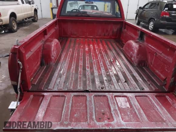 1990 GMC Sierra 1500 z VIN 1GTDK14K7LE522631, wystawiony jako IAAI lot #41424510 z przebiegiem 263 201 mil mil oraz . Historia ofert i sprzedaży dostępna na DreamBid. Obrazek 17.