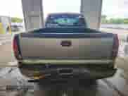2005 GMC Sierra 1500 SLT z VIN 2GTEK19B551275045, wystawiony jako Copart lot #69453525 z przebiegiem 134 540 mil mil oraz Czysty tytuł • Clean title. Historia ofert i sprzedaży dostępna na DreamBid. Obrazek 6.