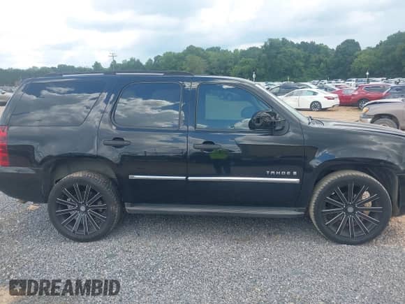 2007 Chevrolet Tahoe LT с VIN 1GNFC13077R260413, выставлен на аукционе IAAI как лот 42861652 с пробегом Не указан миль и . История ставок и продаж доступна на DreamBid. Изображение 13.