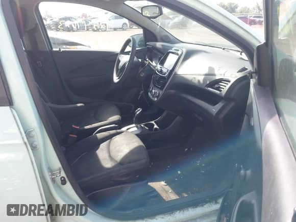 2018 Chevrolet Spark LS z VIN KL8CB6SA4JC452249, wystawiony jako IAAI lot #42547693 z przebiegiem 145 521 mil mil oraz . Historia ofert i sprzedaży dostępna na DreamBid. Obrazek 5.