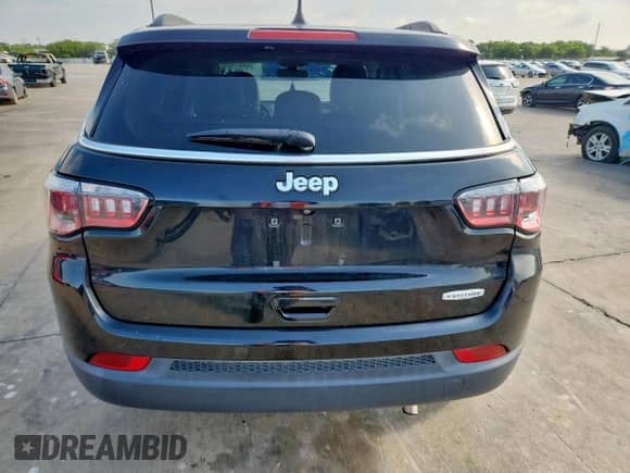 2019 Jeep Compass Latitude z VIN 3C4NJCBB5KT636714, wystawiony jako Copart lot #64874635 z przebiegiem Nie podano mil oraz Szkoda całkowita • Salvage title. Historia ofert i sprzedaży dostępna na DreamBid. Obrazek 6.