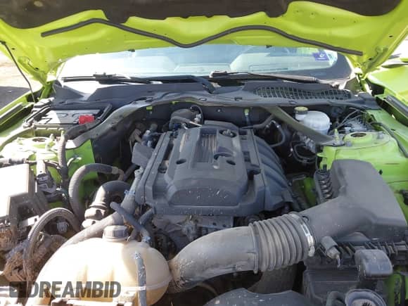 2020 Ford Mustang EcoBoost Premium z VIN 1FATP8UH3L5179848, wystawiony jako IAAI lot #43396840 z przebiegiem 73 421 mil mil oraz . Historia ofert i sprzedaży dostępna na DreamBid. Obrazek 10.