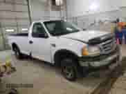 2002 Ford F-150 XL z VIN 1FTRF18W72KB04366, wystawiony jako Copart lot #54933503 z przebiegiem 182 593 mil mil oraz Nie do naprawy • Non repairable. Historia ofert i sprzedaży dostępna na DreamBid. Obrazek 4.
