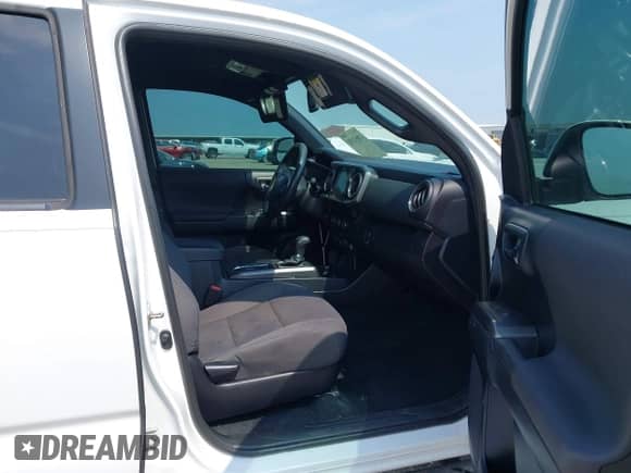 2019 Toyota Tacoma SR5 с VIN 3TMAZ5CN9KM100080, выставлен на аукционе IAAI как лот 43053191 с пробегом 98 434 миль миль и . История ставок и продаж доступна на DreamBid. Изображение 5.