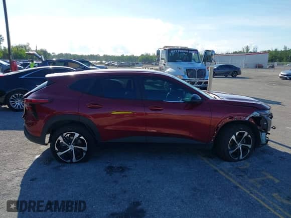 2024 Chevrolet Trax 1RS с VIN KL77LGE27RC018545, выставлен на аукционе IAAI как лот 42970345 с пробегом 131 138 миль миль и . История ставок и продаж доступна на DreamBid. Изображение 14.