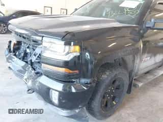 2017 Chevrolet Silverado 1500 LT z VIN 1GCVKREC4HZ133164, wystawiony jako IAAI lot #43224307 z przebiegiem 136 474 mil mil oraz . Historia ofert i sprzedaży dostępna na DreamBid. Obrazek 6.