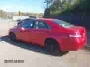 2010 Toyota Camry z VIN 4T1BF3EK2AU071449, wystawiony jako IAAI lot #43559251 z przebiegiem 246 661 mil mil oraz . Historia ofert i sprzedaży dostępna na DreamBid. Obrazek 3.