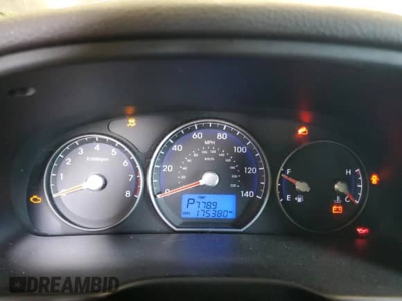 2012 Hyundai Santa Fe SE with VIN 5XYZHDAG0CG120415, listed as a Copart auction lot 82212835 with 175,380 mi miles and Clean title. Bid and sale history available at DreamBid. Image 9.