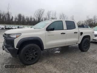 2026 Chevrolet Colorado 4WD Trail Boss z VIN 1GCPTEEK7T1107834, wystawiony jako Copart lot #89877325 z przebiegiem 1 549 mil mil oraz Szkoda całkowita • Salvage title. Historia ofert i sprzedaży dostępna na DreamBid. Obrazek 1.