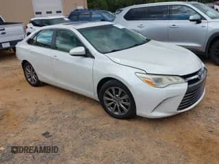 2015 Toyota Camry XSE z VIN 4T1BK1FK0FU028587, wystawiony jako IAAI lot #43159762 z przebiegiem 126 296 mil mil oraz . Historia ofert i sprzedaży dostępna na DreamBid. Obrazek 1.