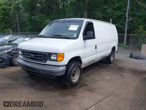 2007 Ford Econoline Cargo Commercial z VIN 1FTNE24L87DA53023, wystawiony jako IAAI lot #42457310 z przebiegiem Nie podano mil oraz . Historia ofert i sprzedaży dostępna na DreamBid. Obrazek 2.