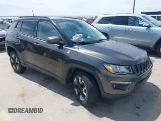 2018 Jeep Compass Trailhawk z VIN 3C4NJDDB0JT465677, wystawiony jako IAAI lot #42805690 z przebiegiem 71 144 mil mil oraz . Historia ofert i sprzedaży dostępna na DreamBid. Obrazek 1.