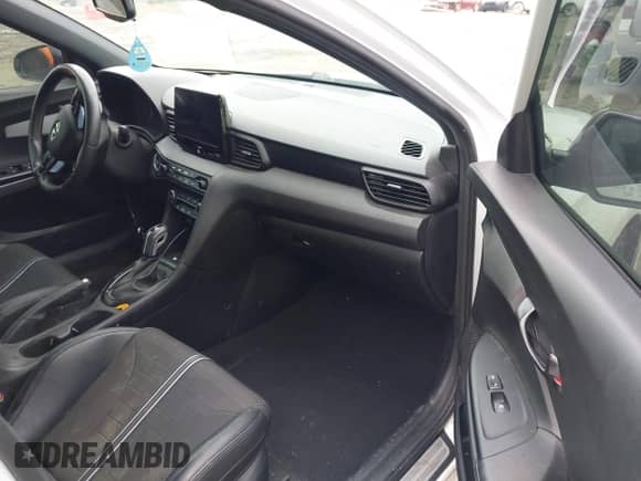 2021 Hyundai Veloster z VIN KMHT36AH3MU009877, wystawiony jako IAAI lot #42209546 z przebiegiem Nie podano mil oraz . Historia ofert i sprzedaży dostępna na DreamBid. Obrazek 5.