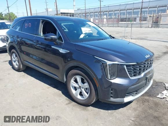 2025 Kia Sorento LX with VIN 5XYRG4JC6SG345890, listed as a IAAI auction lot 42702133 with 7,919 mi miles and . Bid and sale history available at DreamBid. Image 1.