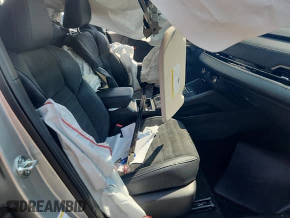 2024 Mitsubishi Outlander SE z VIN JA4J3VA82RZ067053, wystawiony jako Copart lot #81312425 z przebiegiem 52 238 mil mil oraz Szkoda całkowita • Salvage title. Historia ofert i sprzedaży dostępna na DreamBid. Obrazek 7.