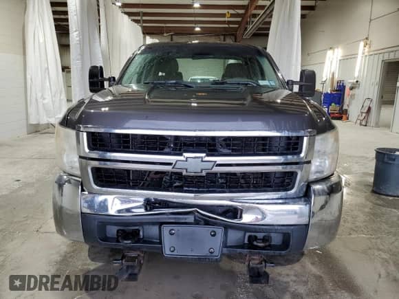 2010 Chevrolet Silverado 2500HD Work Truck z VIN 1GC5KVBG4AZ183052, wystawiony jako Copart lot #73705114 z przebiegiem 230 989 mil mil oraz Szkoda całkowita • Salvage title. Historia ofert i sprzedaży dostępna na DreamBid. Obrazek 5.