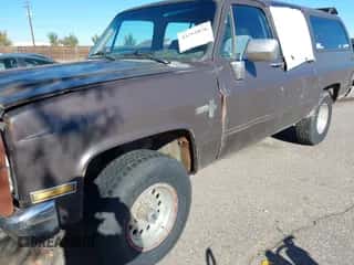 1987 Chevrolet Suburban z VIN 1GNEV16K5HF131852, wystawiony jako IAAI lot #43362876 z przebiegiem 31 728 mil mil oraz . Historia ofert i sprzedaży dostępna na DreamBid. Obrazek 6.