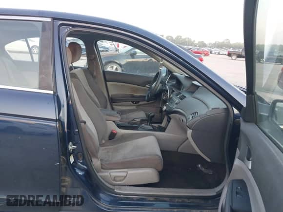 2010 Honda Accord LX z VIN 1HGCP2F32AA152297, wystawiony jako IAAI lot #43228638 z przebiegiem Nie podano mil oraz . Historia ofert i sprzedaży dostępna na DreamBid. Obrazek 5.