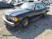 1985 Mercedes-Benz 300 z VIN WDBAB53A2FA239194, wystawiony jako Copart lot #59766025 z przebiegiem 178 214 mil mil oraz Czysty tytuł • Clean title. Historia ofert i sprzedaży dostępna na DreamBid. Obrazek 1.