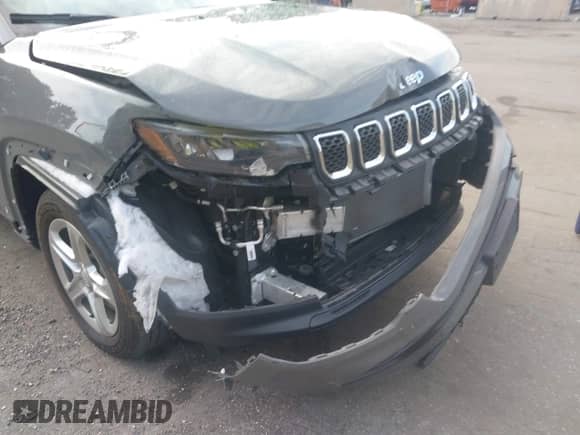 2023 Jeep Compass Latitude z VIN 3C4NJDBN9PT546487, wystawiony jako IAAI lot #43053671 z przebiegiem 16 170 mil mil oraz . Historia ofert i sprzedaży dostępna na DreamBid. Obrazek 6.