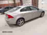 2014 Volvo S60 T5 z VIN YV1612FH0E2294327, wystawiony jako IAAI lot #43466932 z przebiegiem 184 941 mil mil oraz . Historia ofert i sprzedaży dostępna na DreamBid. Obrazek 4.