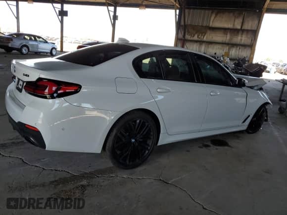 2021 BMW 5 Series 540i z VIN WBA53BJ08MWW94444, wystawiony jako Copart lot #60282275 z przebiegiem Nie podano mil oraz Szkoda całkowita • Salvage title. Historia ofert i sprzedaży dostępna na DreamBid. Obrazek 3.