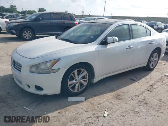 2014 Nissan Maxima SV z VIN 1N4AA5AP6EC446580, wystawiony jako IAAI lot #42762381 z przebiegiem 184 665 mil mil oraz . Historia ofert i sprzedaży dostępna na DreamBid. Obrazek 2.