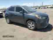 2018 Chevrolet Trax LT z VIN KL7CJLSB8JB689489, wystawiony jako Copart lot #69672835 z przebiegiem 134 575 mil mil oraz Szkoda całkowita • Salvage title. Historia ofert i sprzedaży dostępna na DreamBid. Obrazek 4.