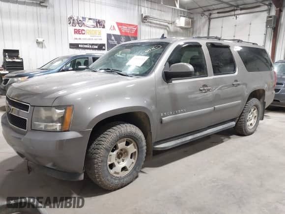 2008 Chevrolet Suburban 2LT with VIN 3GNFK16368G208863, listed as a IAAI auction lot 42698322 with 236,791 mi miles and . Bid and sale history available at DreamBid. Image 2.