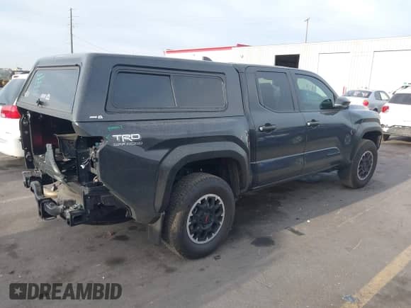 2024 Toyota Tacoma TRD Off Road с VIN 3TMLB5JN8RM009103, выставлен на аукционе IAAI как лот 43210758 с пробегом 14 193 миль миль и . История ставок и продаж доступна на DreamBid. Изображение 4.