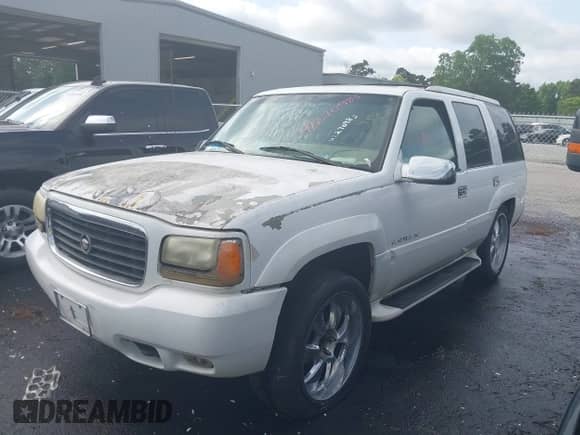 2000 Cadillac Escalade with VIN 1GYEK13RXYR120258, listed as a IAAI auction lot 42270983 with 286,318 mi miles and . Bid and sale history available at DreamBid. Image 2.