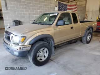 2002 Toyota Tacoma z VIN 5TEWM72N82Z091926, wystawiony jako Copart lot #86238225 z przebiegiem 229 921 mil mil oraz Czysty tytuł • Clean title. Historia ofert i sprzedaży dostępna na DreamBid. Obrazek 1.